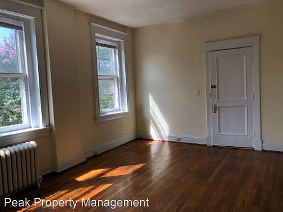 5th image of 2424 Stuart Ave #1