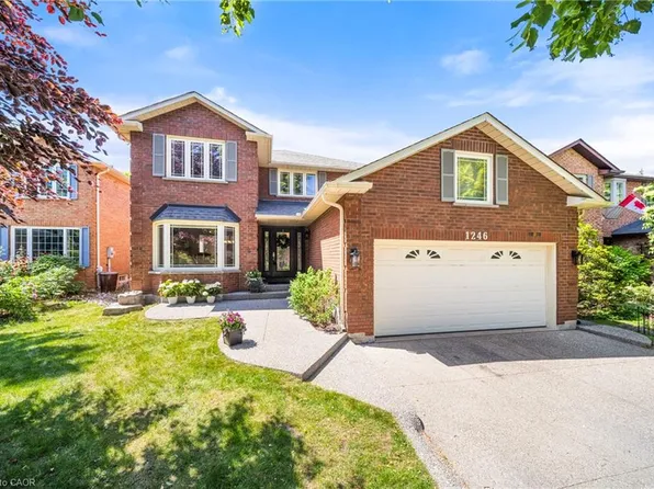 1246 Old Carriage Way, Oakville, ON L6M 2E4