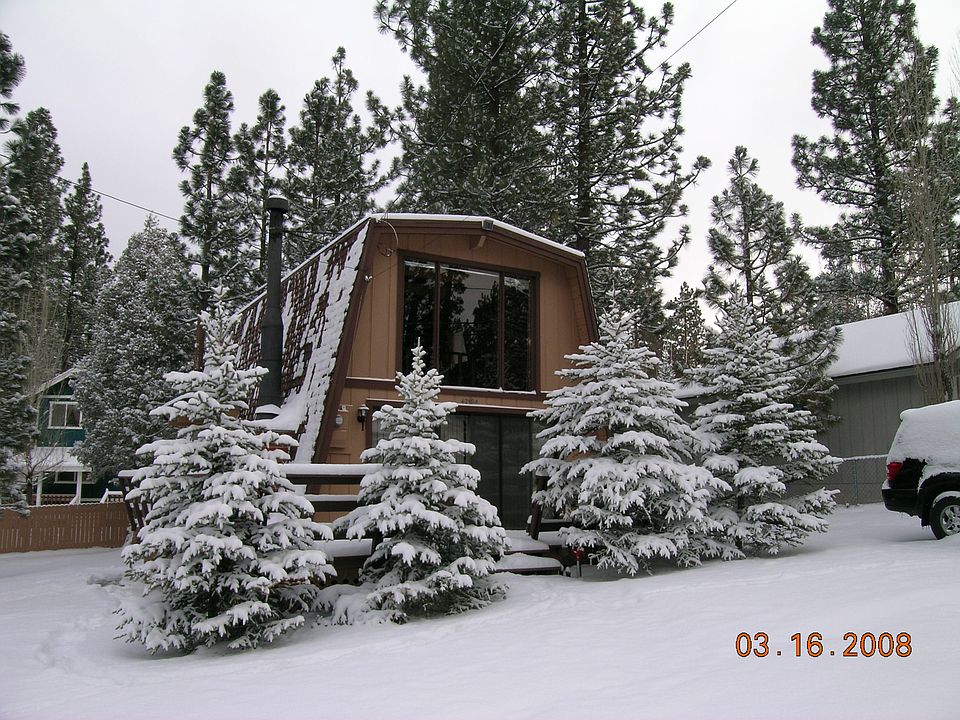 Front of the house during the winter.