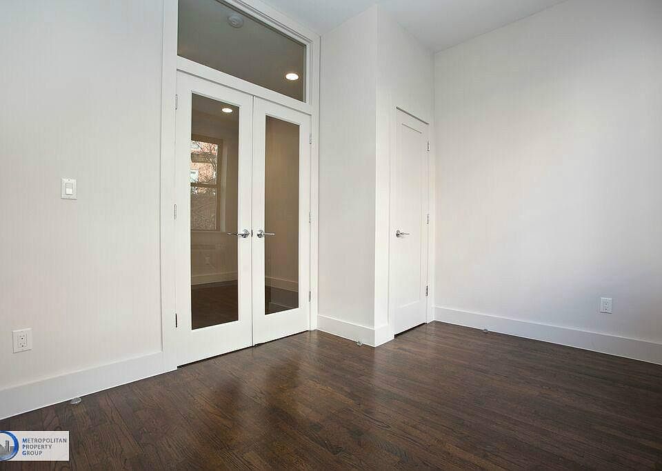 2nd image of 1582 1st Ave Frnt 2