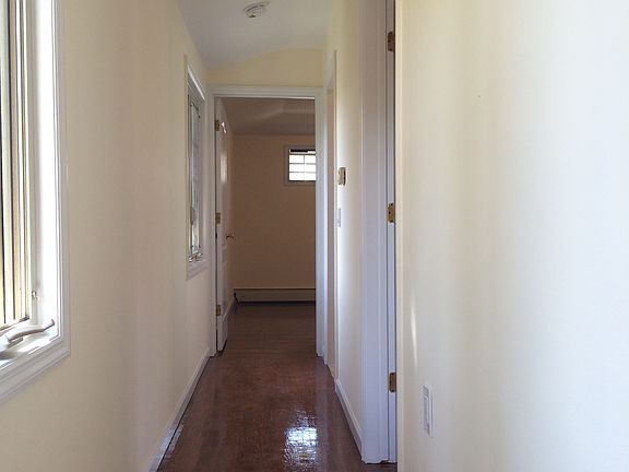 4th image of 942 E 58th St