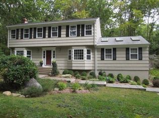 11 Leopard Dr, Sandy Hook, CT 06482