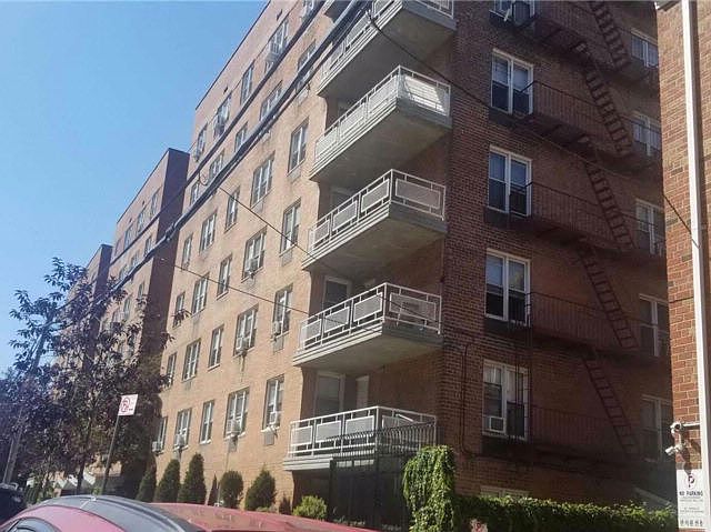 2nd image of 3420 Parsons Blvd APT 2T