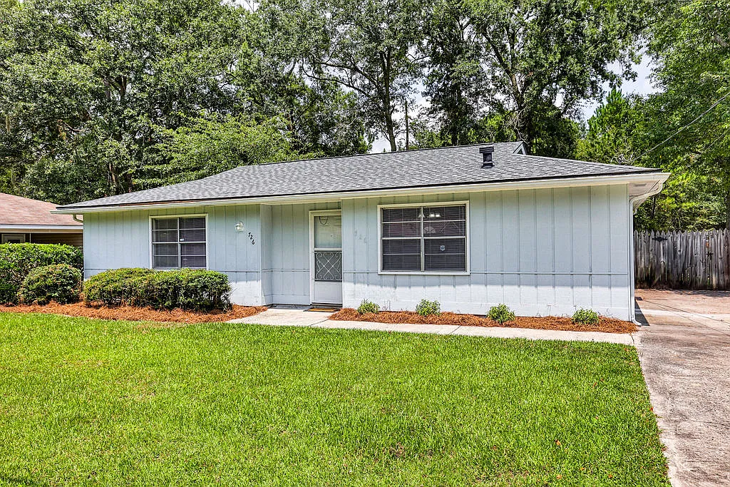 3 bed, 1.5 bath, 1130 sqft, $1,900 — Photo 2
