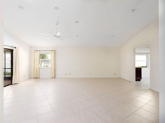 5th image of 48 Ironwood Way N