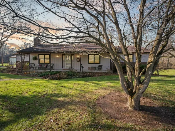 215 State St, Kipton, OH 44074