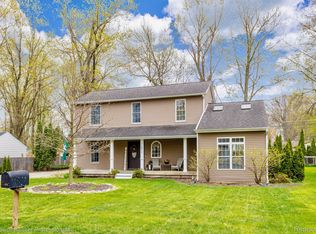 33817 Rhonswood St, Farmington, MI
