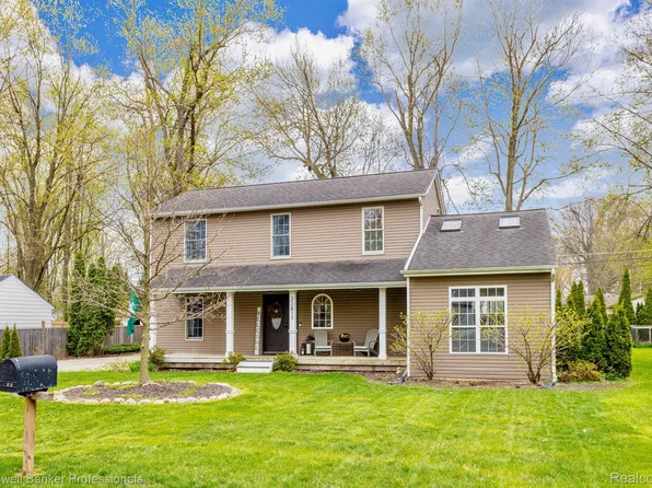 33817 Rhonswood St, Farmington, MI 48335