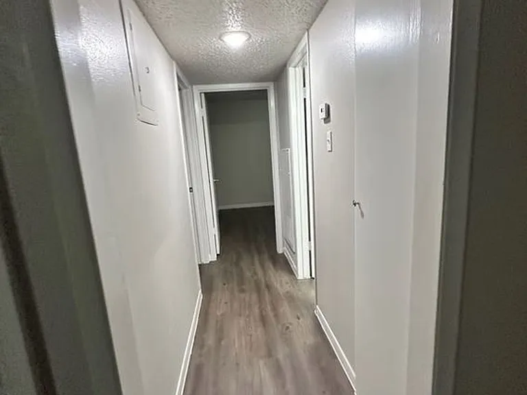 Oak View Apartments — Photo 7