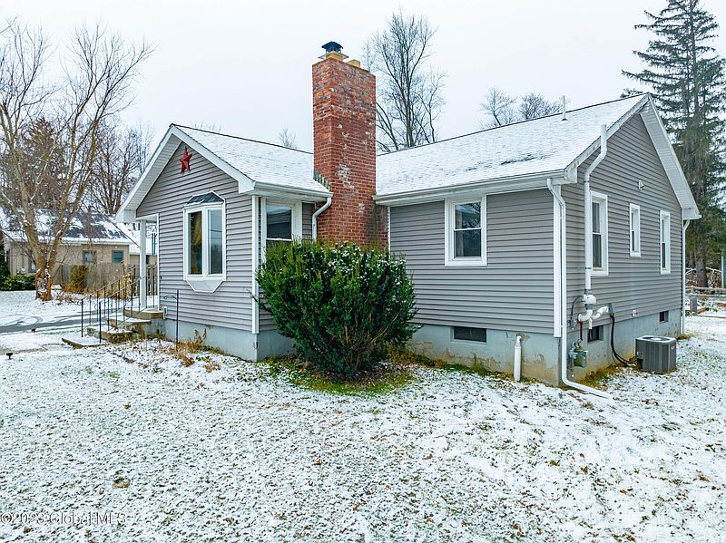 3rd image of 21 Mourningkill Drive