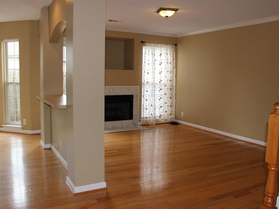 OPEN CONCEPT UNIT WITH LOTS OF NATURAL LIGHT, HARDWOOD FLOORS, CUSTOM BLINDS FOR PRIVACY