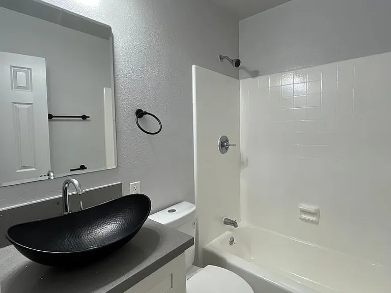 1334 W 93rd St — Photo 18