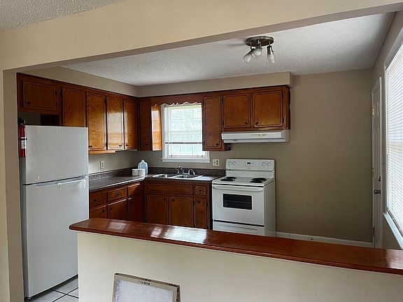2nd image of 775 Hayden Dr