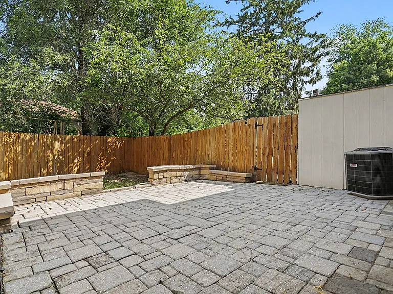 803 Hills Dr — Photo 24