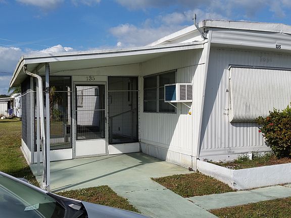 front w/screened lanai
