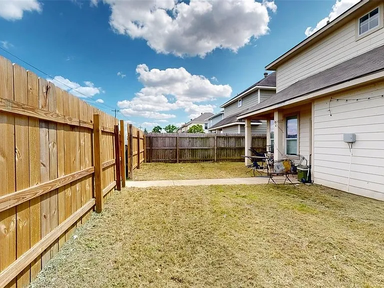 2933 McLaren Dr — Photo 27