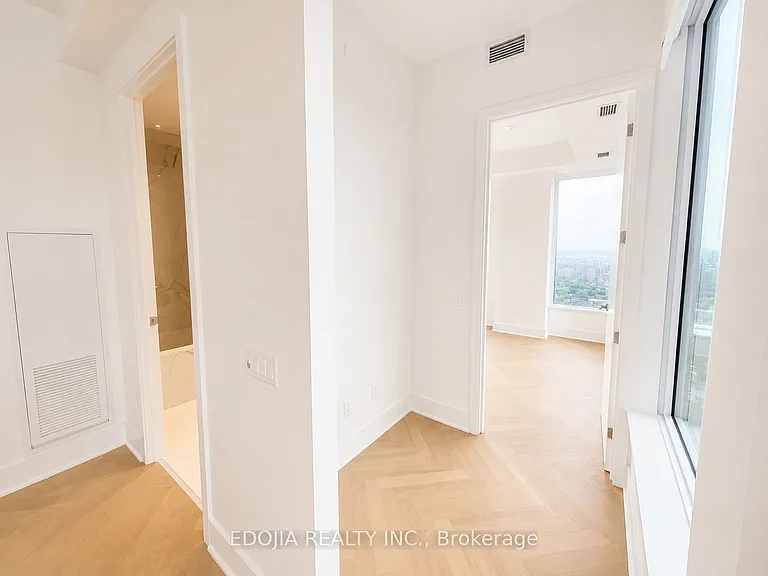 11 Yorkville Ave #6004 — Photo 3