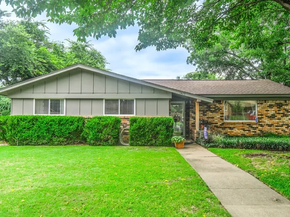 1417 Brookside Dr, Hurst, TX 76053