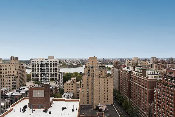 Sold by Avenue Real Estate | media 11