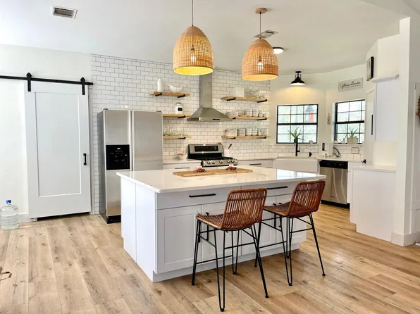 261 High Grove Rd, Cedar Creek, TX 78612