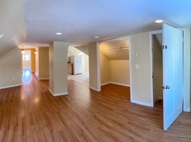 84 Saratoga Ave