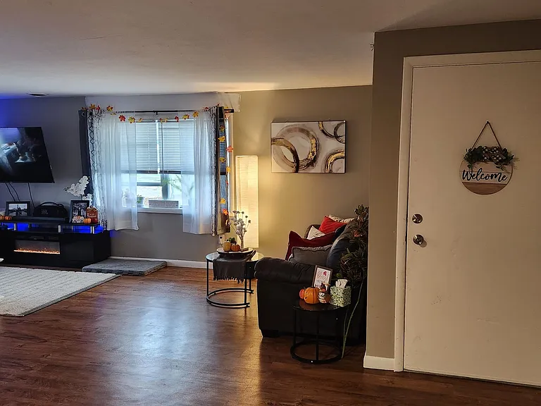 211 Tompkins St — Photo 8