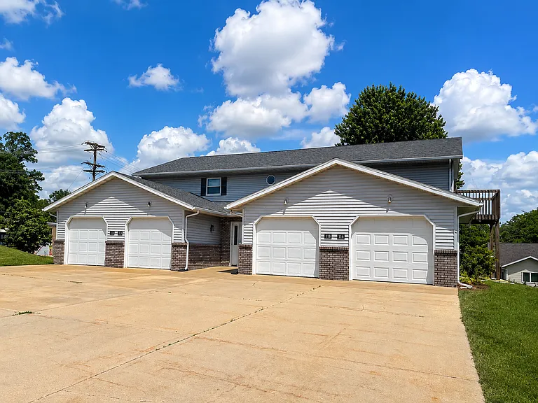 116-122 Buechner Cir — Photo 1