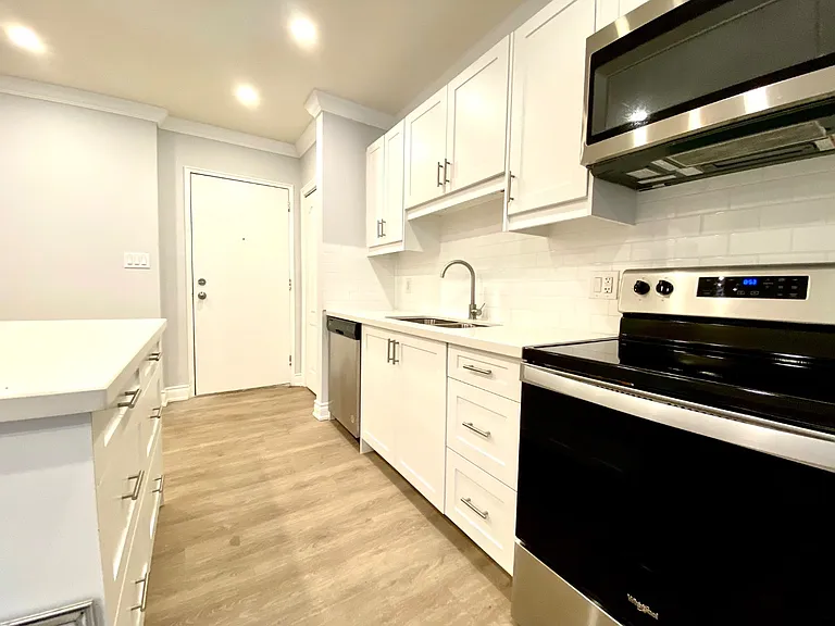 112 Saint Josephs Dr — Photo 4