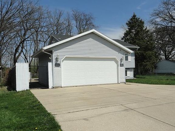 3rd image of 468 W Delavan Dr