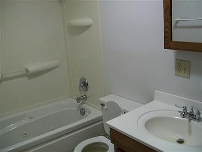3rd image of 109 N Broadway St
