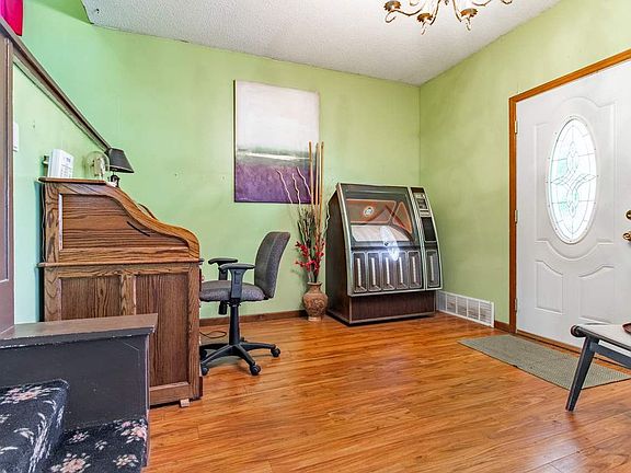 5th image of 1304 W Parkside Dr