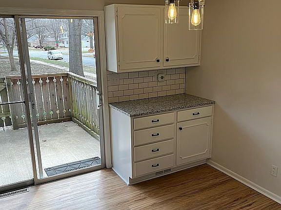 5th image of 9669 Outlook St