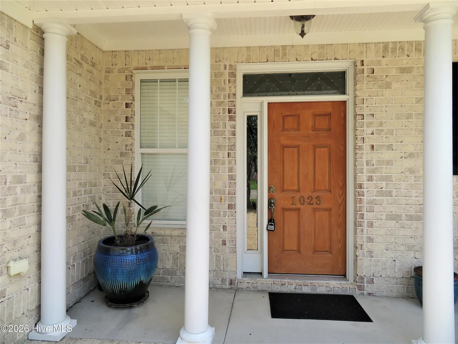 3 bed, 2.0 bath, $2,250 — Photo 2