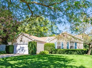 2212 Kensington Dr, Schaumburg, IL 60194