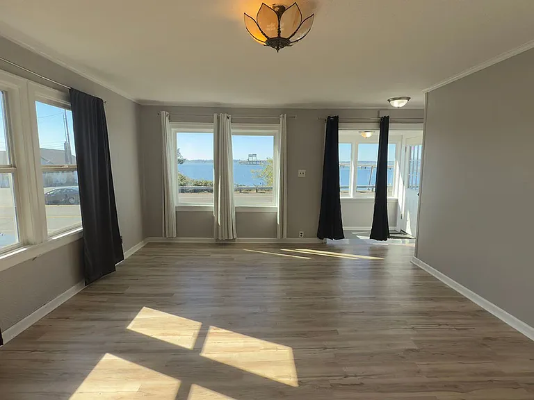627 W Marine Dr — Photo 6