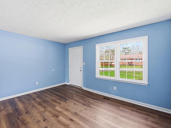 4th image of 21 Raintree Ct