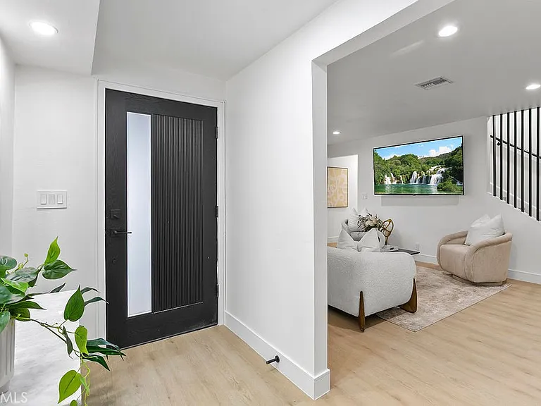 6091 Navajo Rd — Photo 32