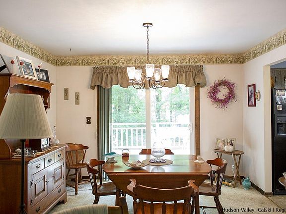 5th image of 34 Wayside Dr