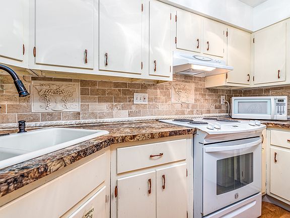 5th image of 7305 Sieloff Dr APT D