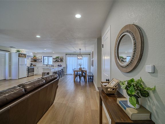 5th image of 808 Park Crest Drive