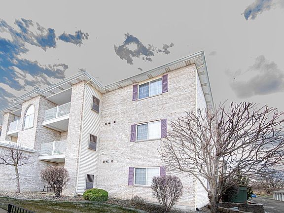 2nd image of 1985 W 75th Pl APT 38