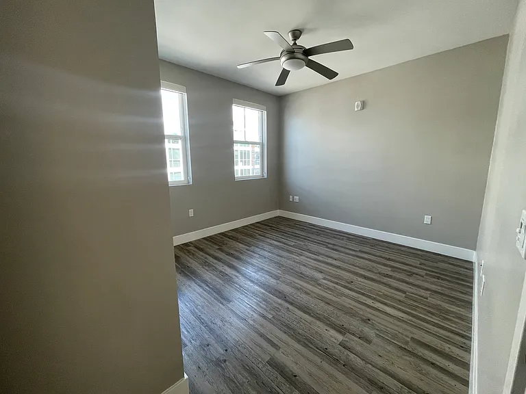 569 W Date St #502 — Photo 13