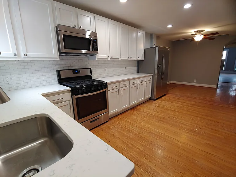33 S Calhoun St — Photo 22