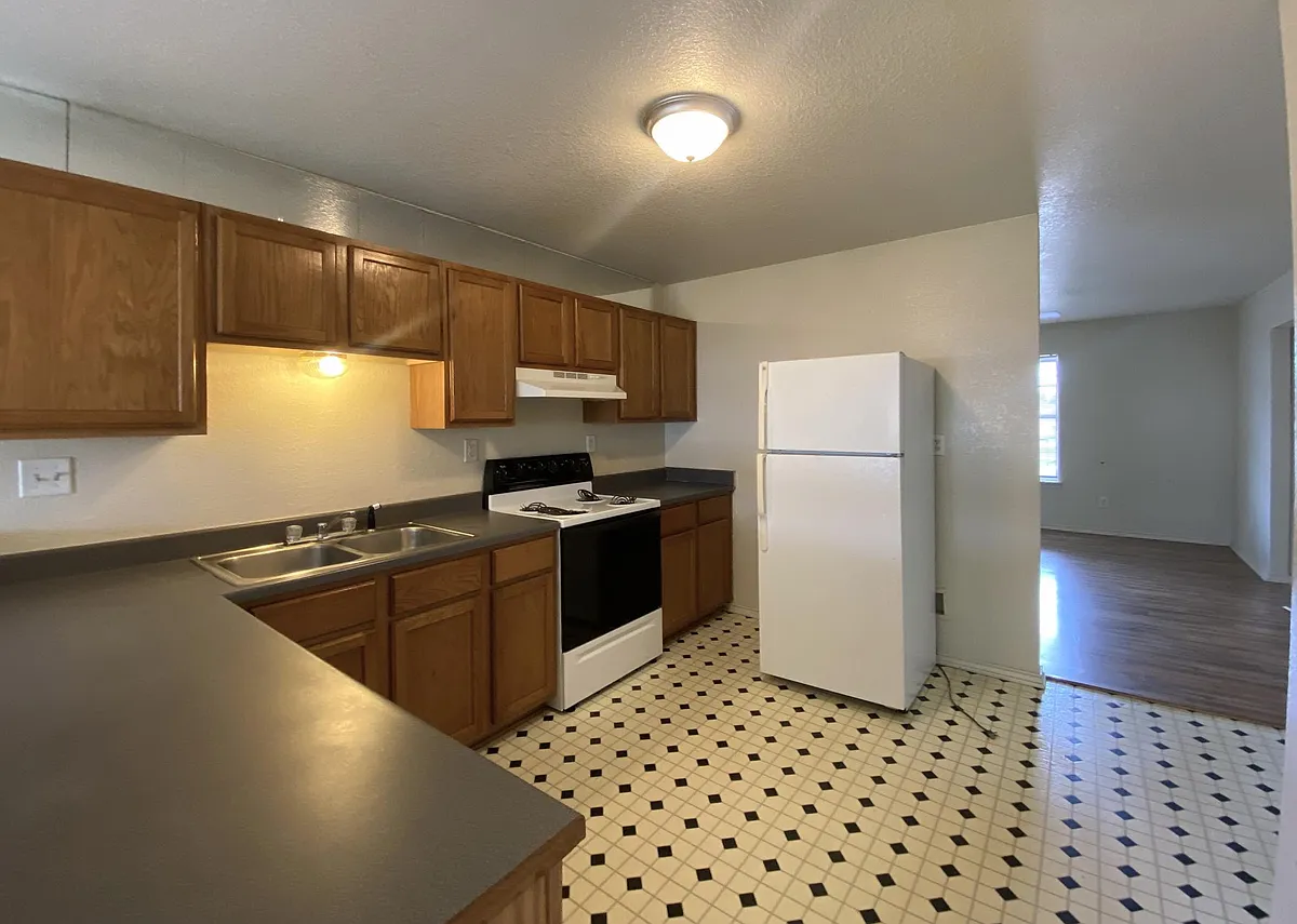 Building Photo - 2801 Cantabrian Dr #C