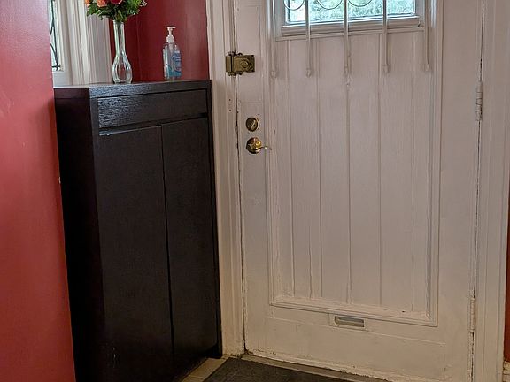 3rd image of 730 Burns St #2