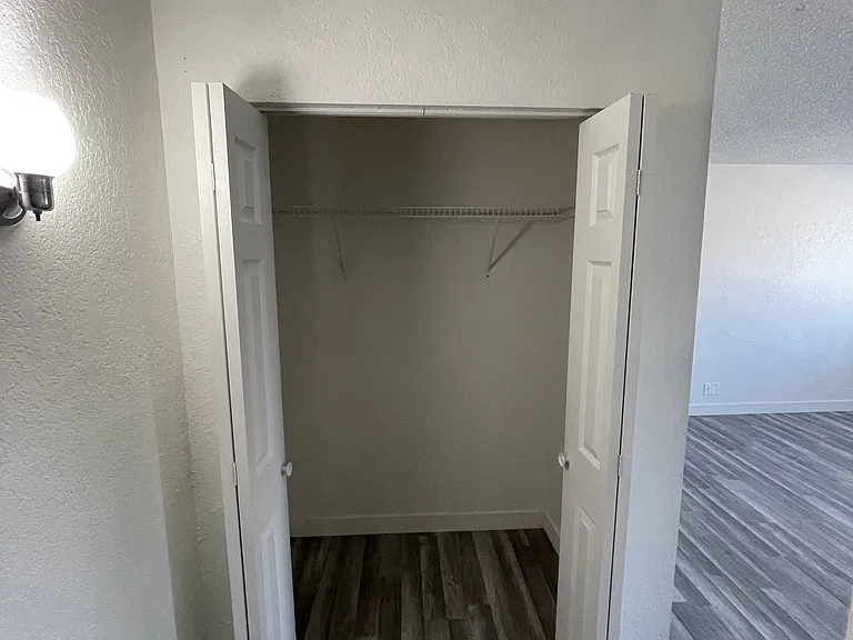 1309 E Sylvan Cir #6 — Photo 11