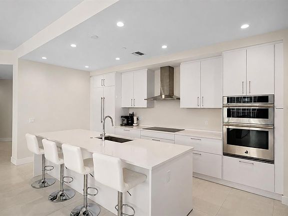 4th image of 275 1ST AVENUE S #1902