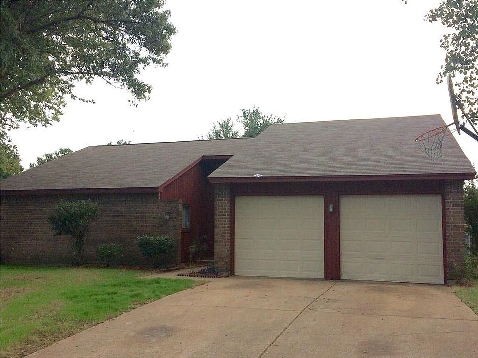 1st image of 2613 Berkshire Ln