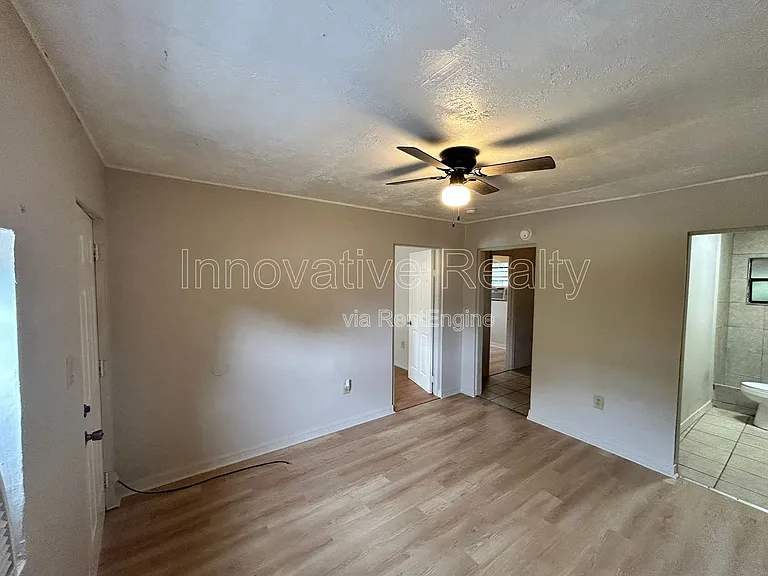 517 E 5th St #B — Photo 3
