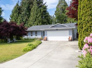 1823 Hall Rd, Sechelt, BC V7Z 0A9